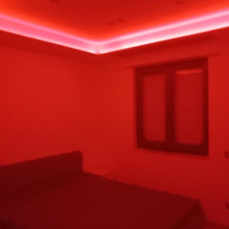 מונסרטו Chromotherapy Flat מראה חיצוני תמונה