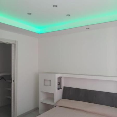 מונסרטו Chromotherapy Flat מראה חיצוני תמונה