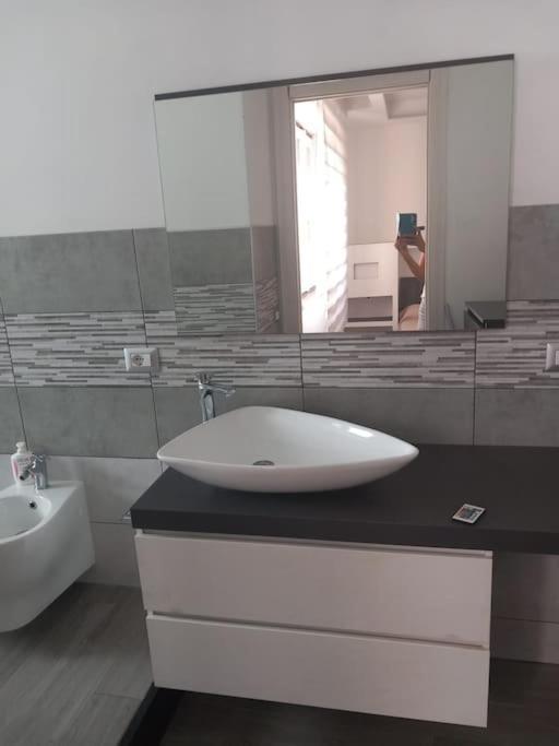 מונסרטו Chromotherapy Flat מראה חיצוני תמונה