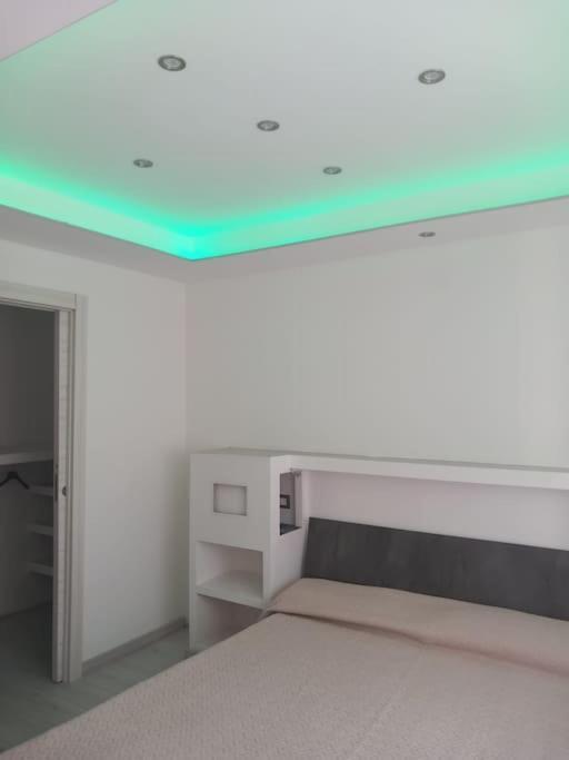 מונסרטו Chromotherapy Flat מראה חיצוני תמונה